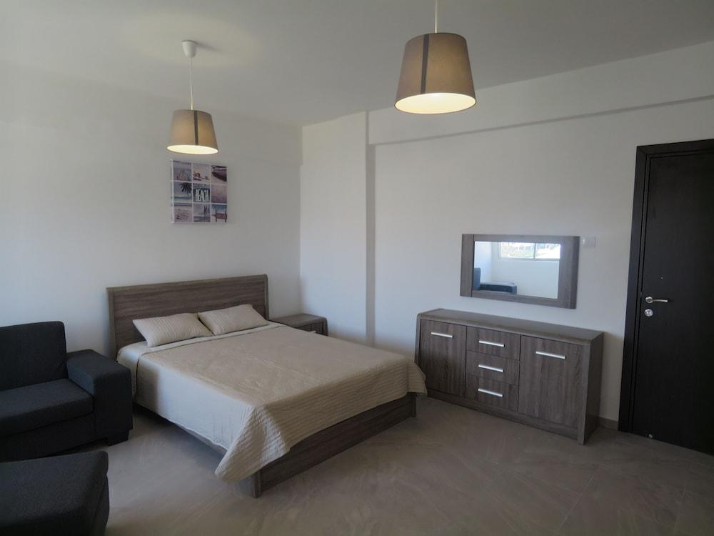 Polyxeni Hotel Apartments Limassol Kültér fotó